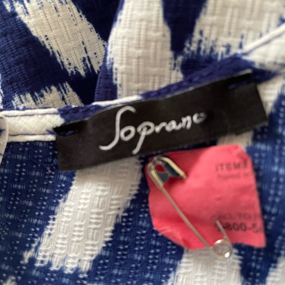 Navy and white top-cute for spring - Picture 3 of 3